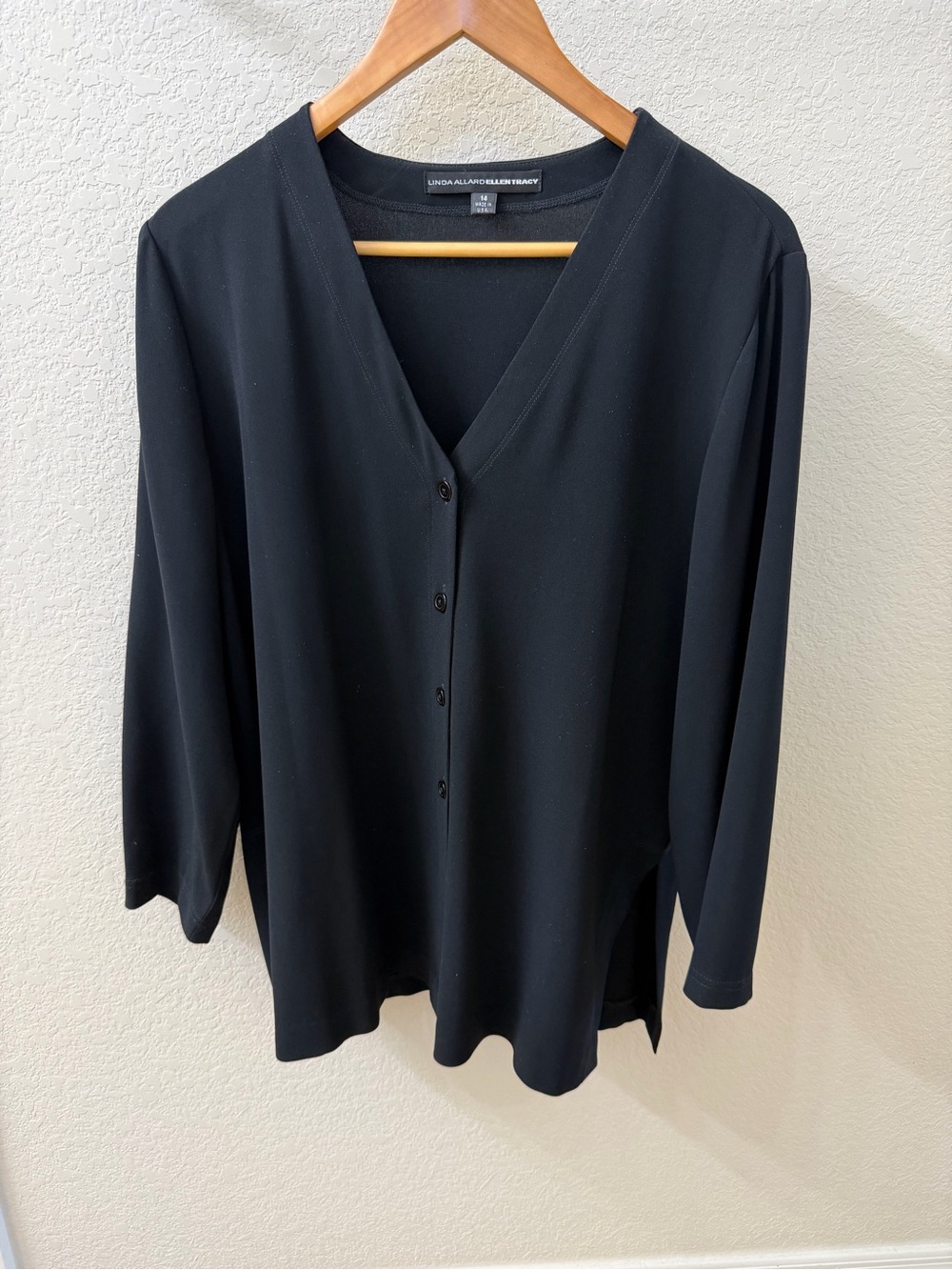 Linda Allard Ellen Tracy Black V-Neck Button-Front Long Sleeve Top